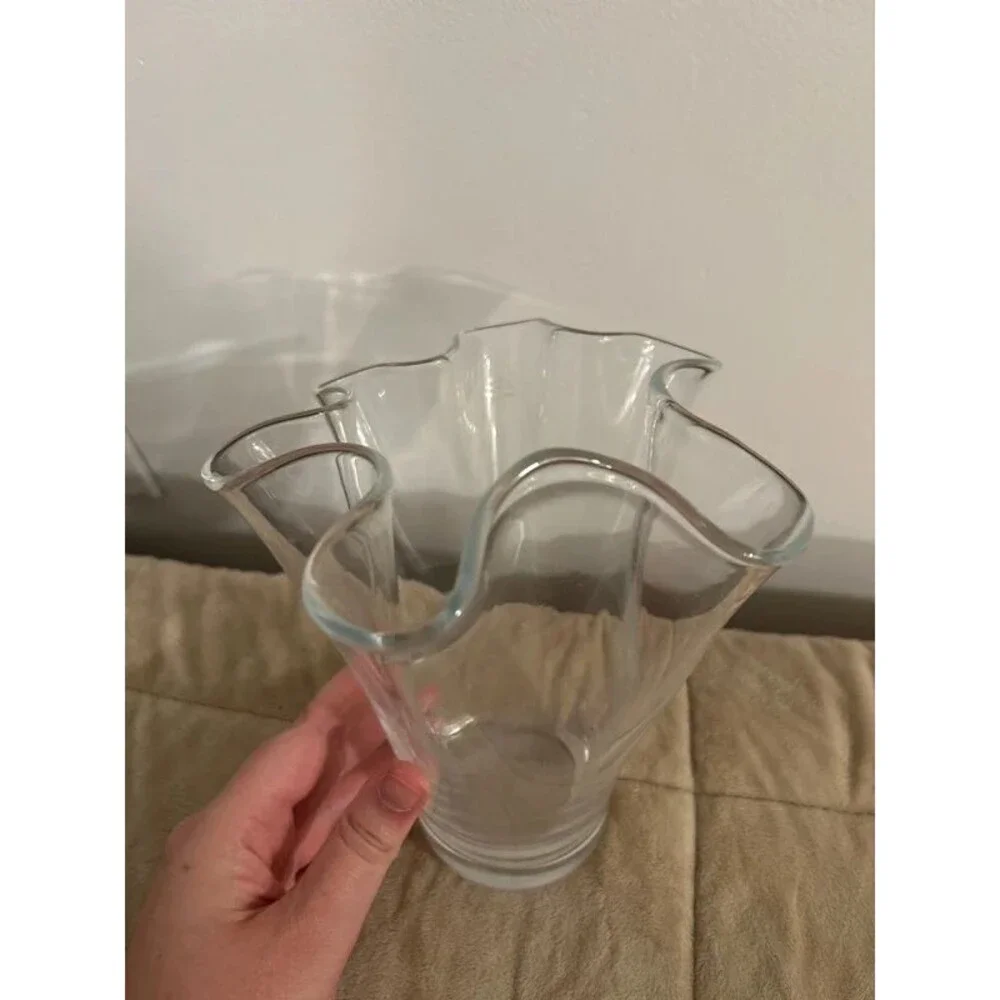 Ribbon Waves Style Glass Vase